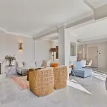 Heaven On Earth With Apartment